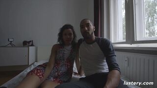 Miriam Prado sikít a nyilvános mély behatolástól extázisban