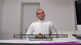 Szexi milf ügynök kemény farkot tesztel dugással