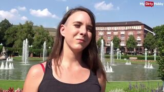 Német turista seggét kültéren keményen tömik
