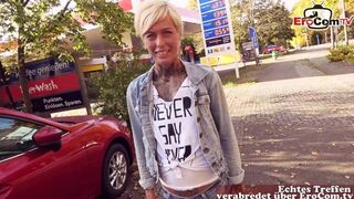 POV milf szopás dugás benzinkúton utcán
