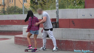 Utcai ügynök Apoloniával barátja faszán szexel