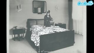 Szőrös webcam tini óriás dildókkal punciját tömi