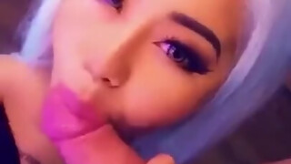 Planesgirl mélyen nyeli pasija hatalmas farkát