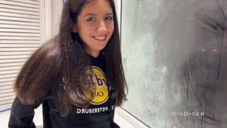 Balkonon lököm meg a dögös csaj a partin, amíg a pasija fogalma sincs róla