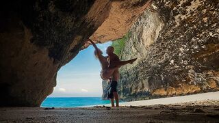 Vadul baszós kaland a gyönyörű strandon, forró sperma zuhanyban