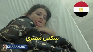 Arab MILF hatalmas fenekét szúrja meg egy amatőr POV-ban