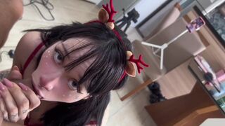 Karácsonyi extázis: Tökéletes orális élvezet szexgéppel a nedves punciban ft. amberzinha