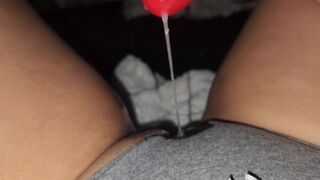 Pornót nézve nedvesedik a bugyija, és vadul élvezi el!