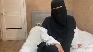 Csábító arab milf vad parancsokat suttog mostohafia fülébe
