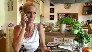 Német amatőr MILF szomszédnők vad és nedves orgiája teljes filmben