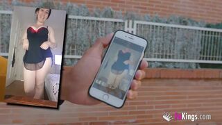 Forró szomszédos duó a rászoruló anyuka amatőr szenvedélyes videójában a FaKingsnél