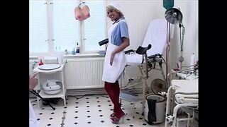 Cseh amatőr nimfomán élvezettel nyeldesi a műfasz és a forró ondót szopás közben